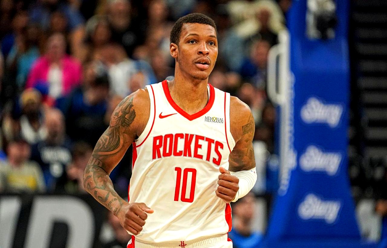 清晨犹他爵士调整名单以备NBA常规赛；调整名单环节打磨；气氛紧张；训练强度明显提升的简单介绍